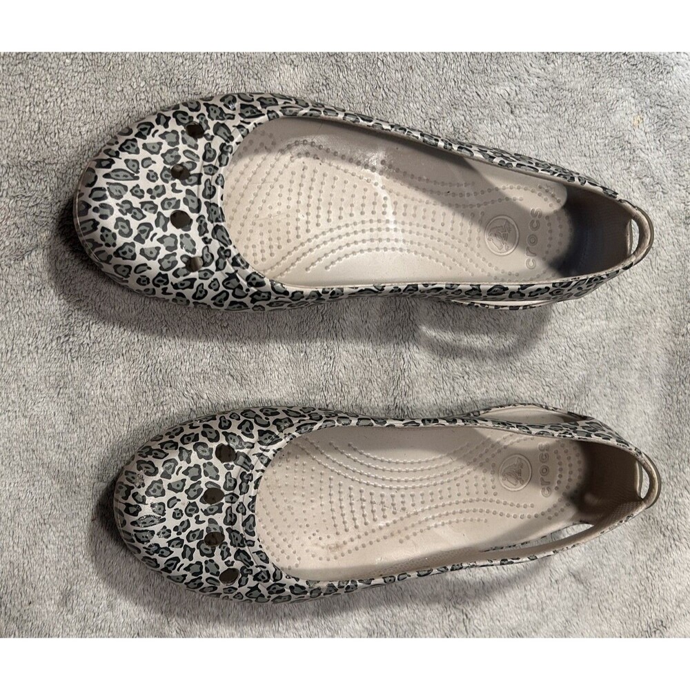 CROCS Women 9 Kadee Ballet Flats Shoes Womens Grey Leopard Cut Out Comfort